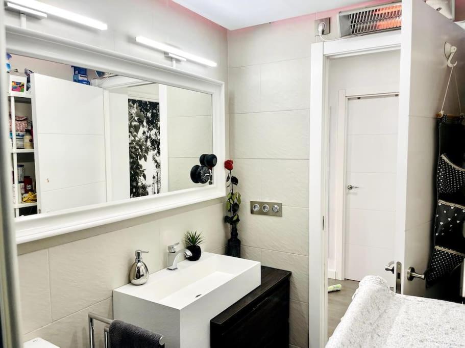 Nuevo!! Apartamento Lujo&Confort. Parking Севілья Екстер'єр фото